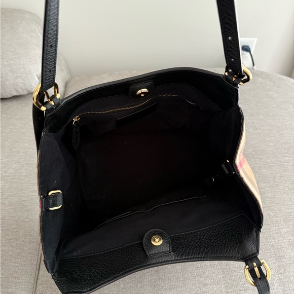 Burberry Black Leather Women's Bag - Satchel Bucket Bag - Picture 15 of 15